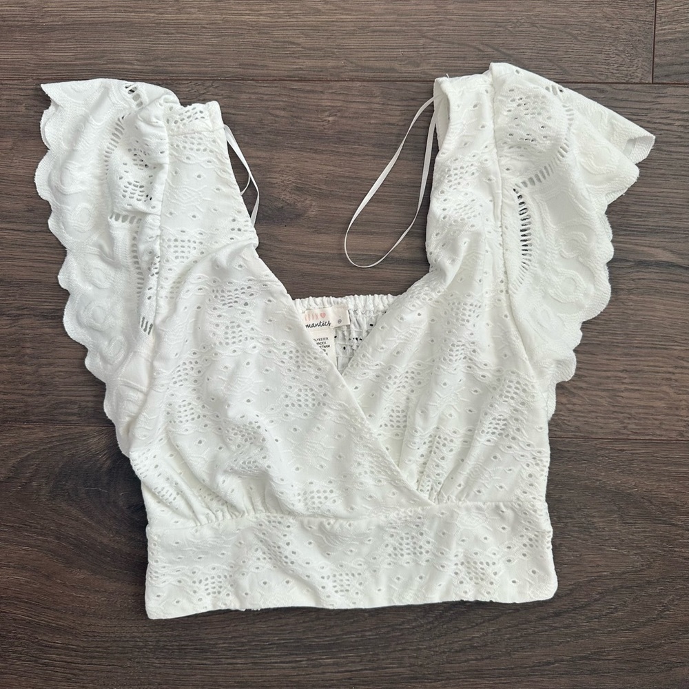 URBAN Romantics White Eyelet Flutter Sleeve Blouse
